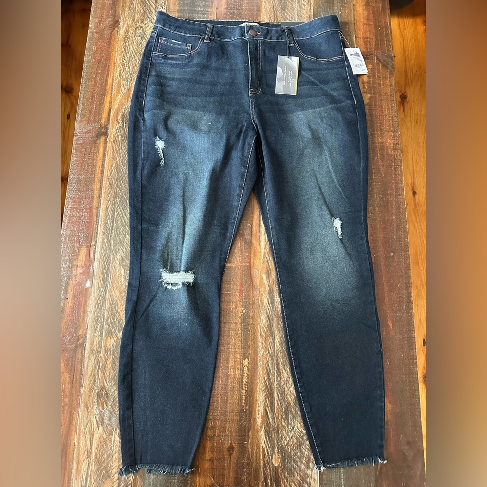 NWT Refuge+ Women’s 18 Blue Skintight Legging Distressed Jeans | SKU 0592